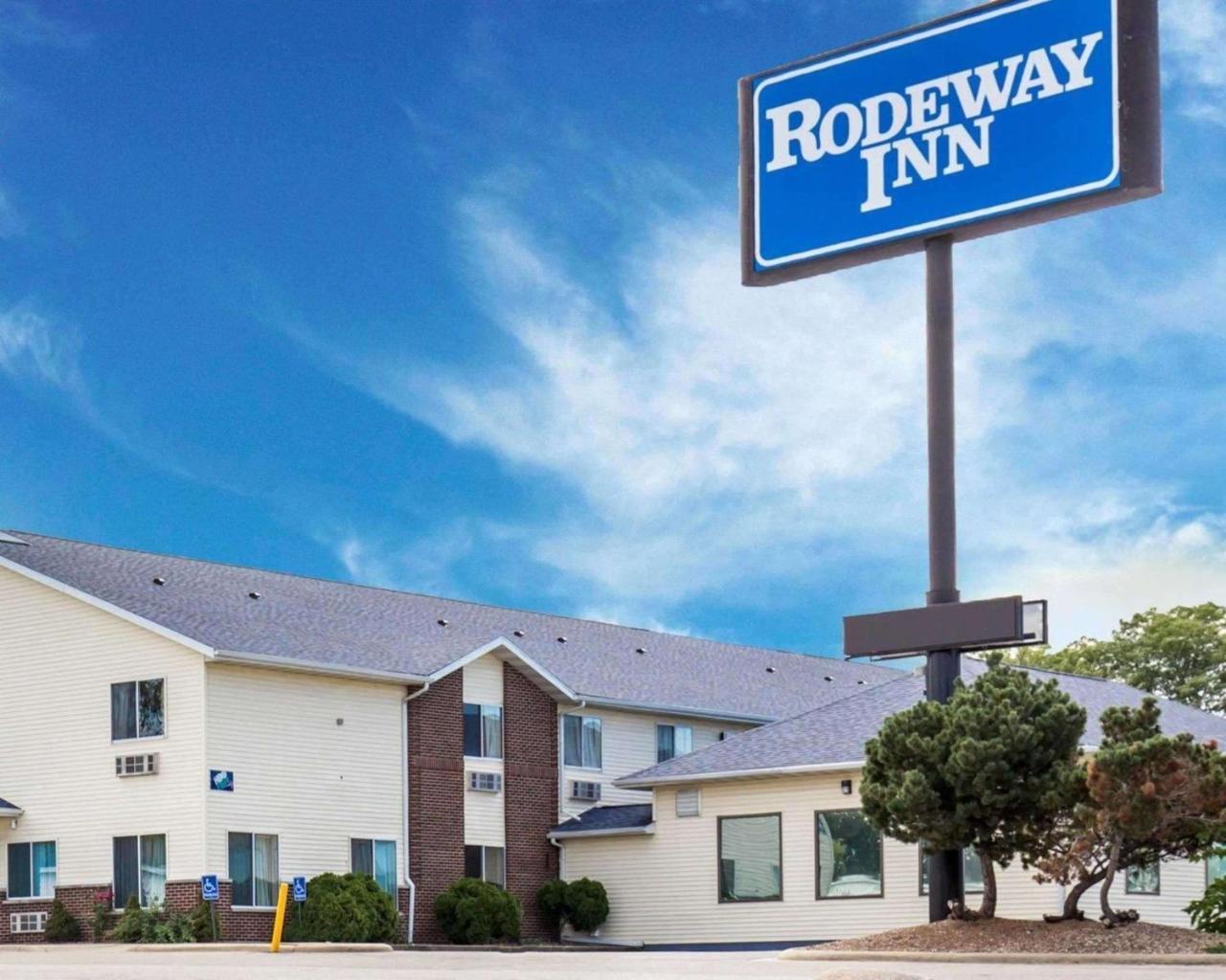 Rodeway Inn Cedar Rapids Exterior photo
